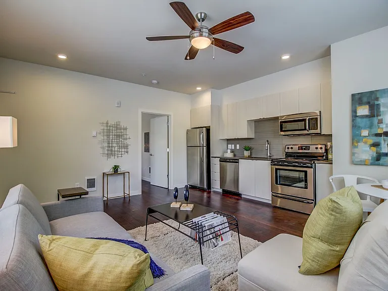 686 SE Spokane St #6 — Photo 8