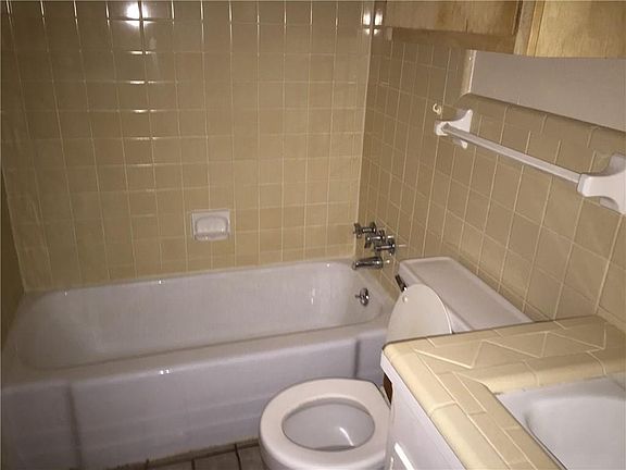 5th image of 1403 SE 21st St