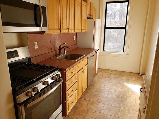 2nd image of 452 Park Pl #1G