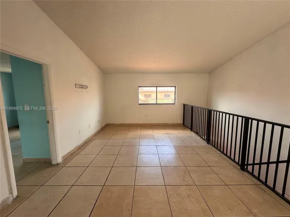 7952 W 29th Way APT 202, Hialeah, FL 33018