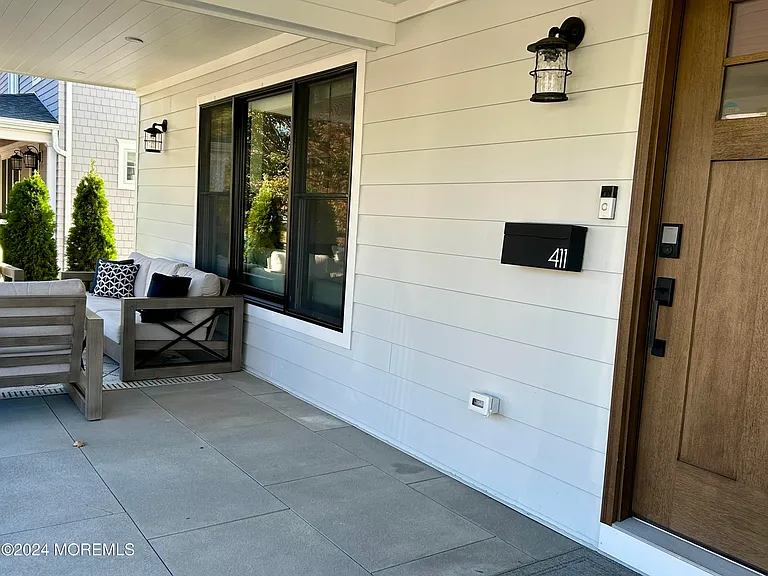 411 Sylvania Ave — Photo 5