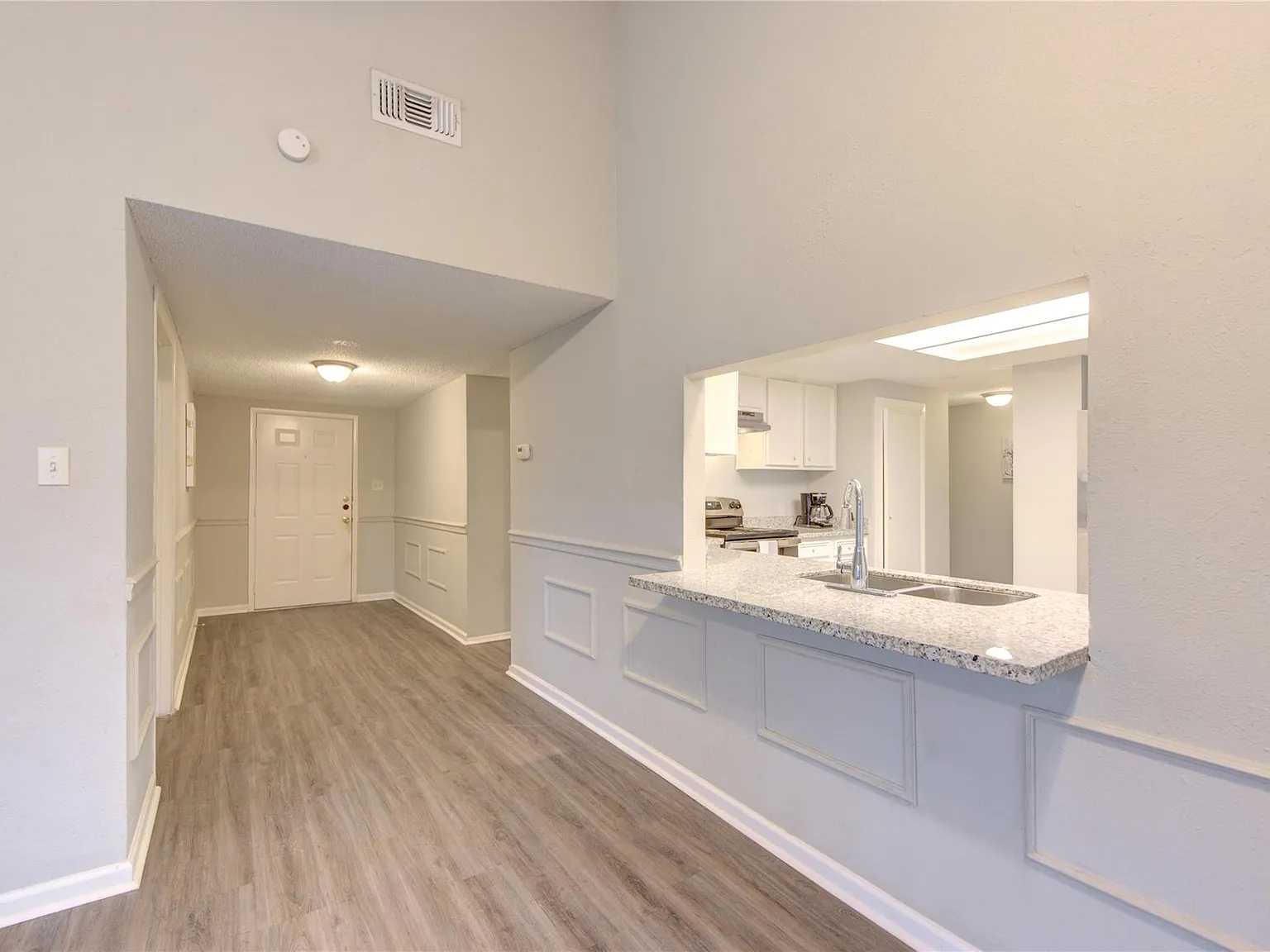 3 bed, 2.0 bath, 1494 sqft, $1,900 — Photo 3