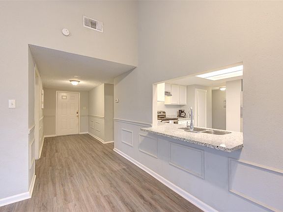 3rd image of 4106 California St