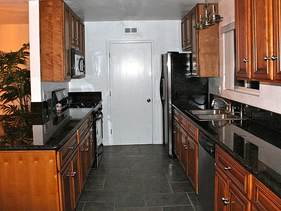 4th image of 23536 Ladeene Ave
