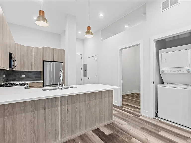 2317 N Clark — Photo 12