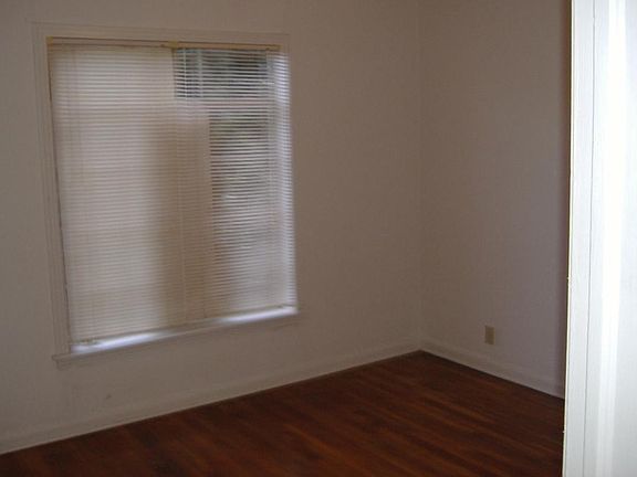 3rd image of 1131 Fenfield Ave