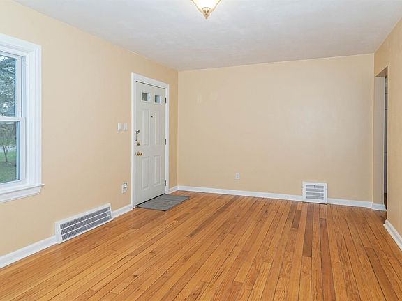 2nd image of 2538 Parkwood Ave