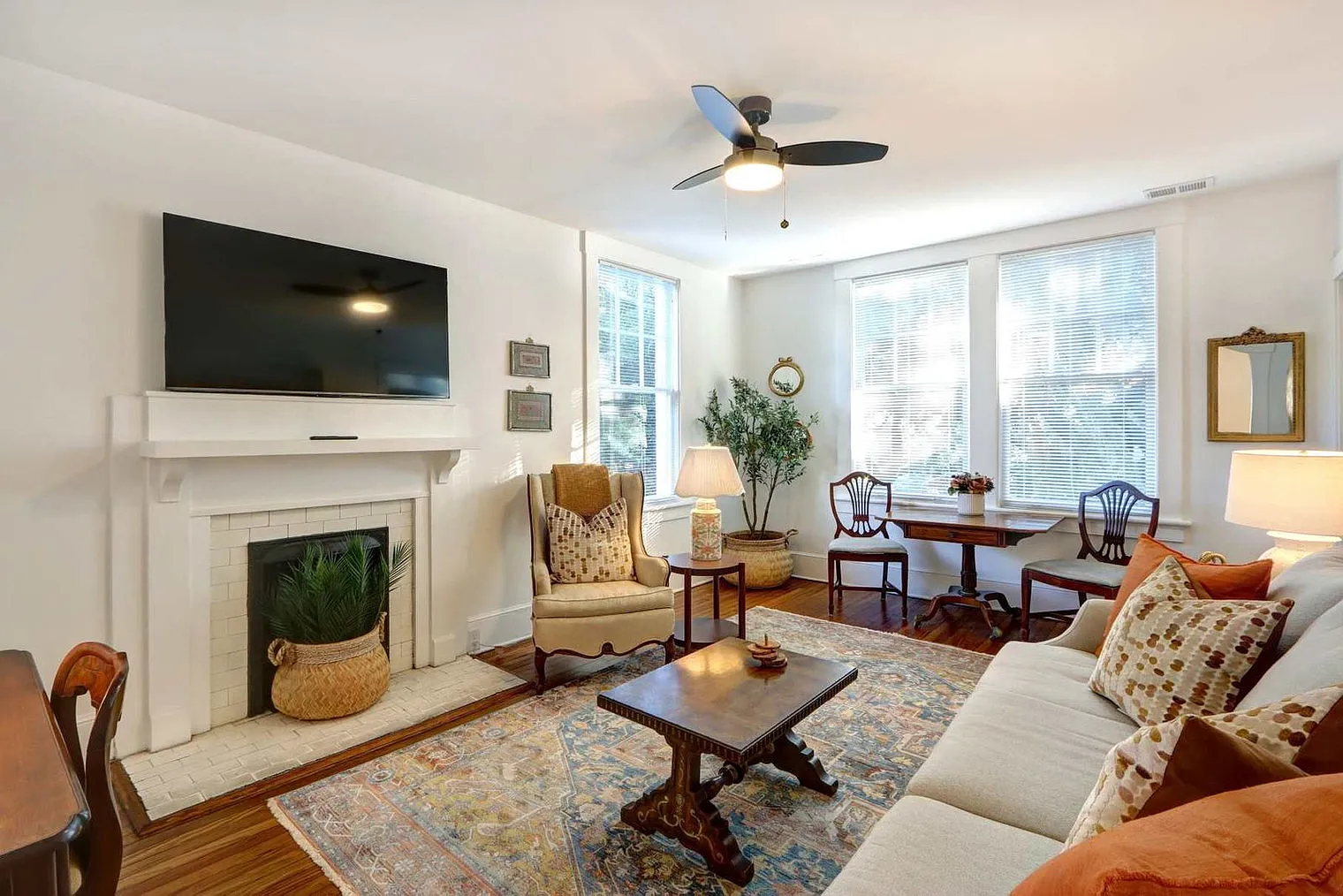 1 bed, 1.0 bath, 839 sqft, $2,646 — Photo 1