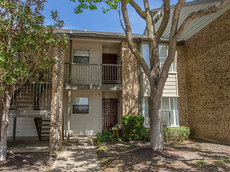 Chisholm Place — Photo 22