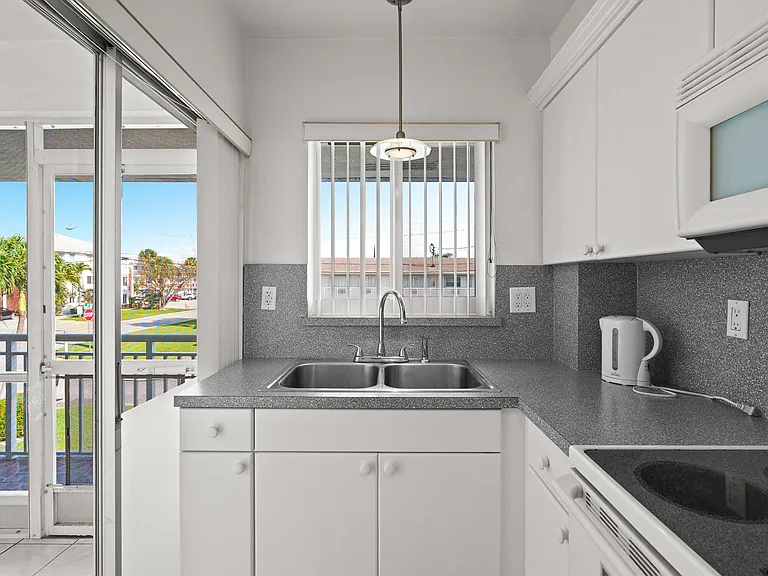2100 NE 38th St #243 — Photo 13