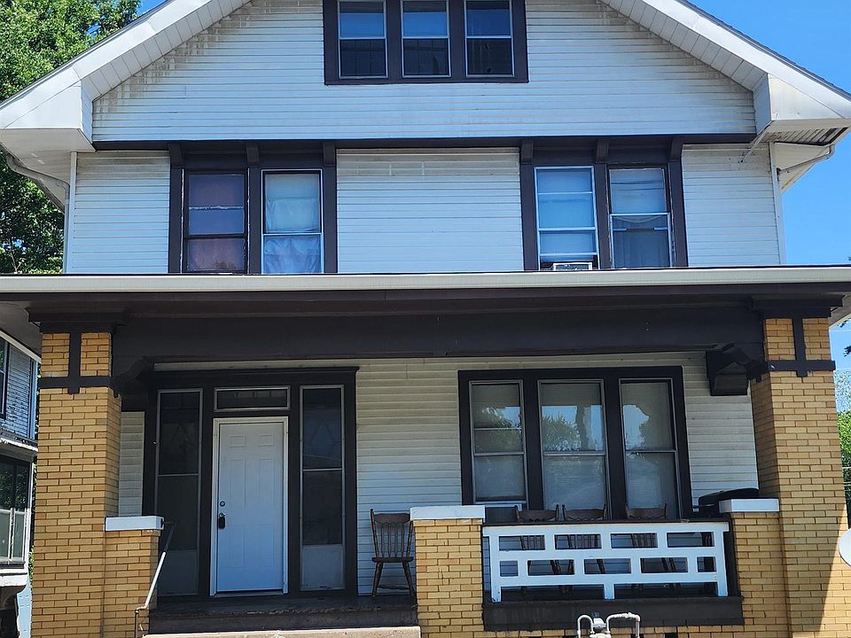 1st image of 824 E Blackford Ave