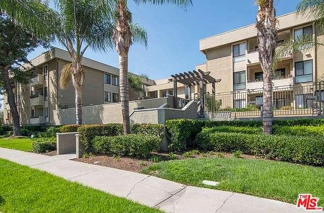 1st image of 5009 Woodman Ave APT 111