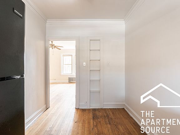 2nd image of 2109 Grove Ave #106