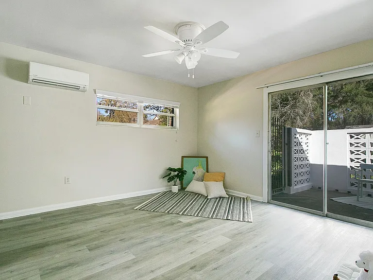 1820 NW 10th St — Photo 8