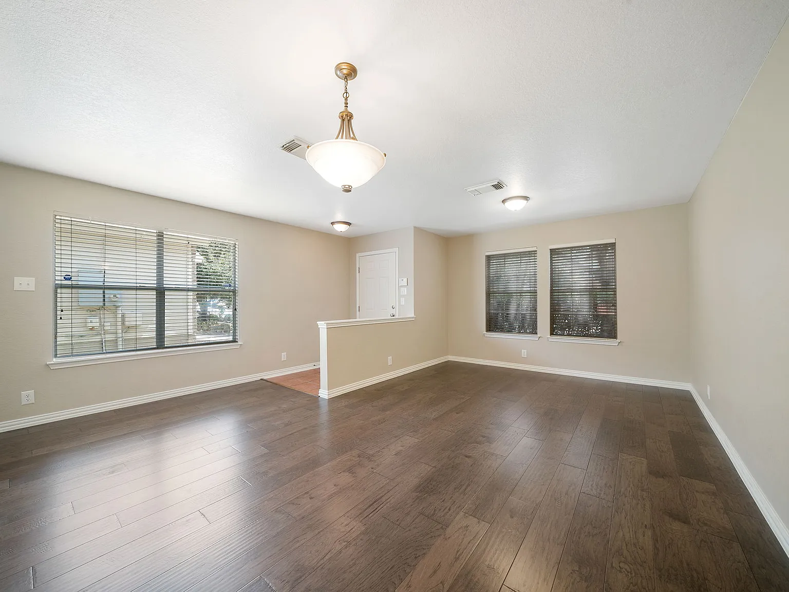 Spacious 4-Bed Home with Fenced Yard and Garage in Cibolo 2,568 Sq Ft of Comfort — Photo 4