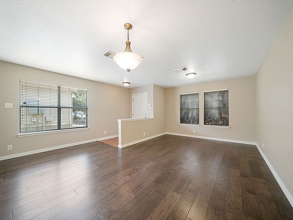 4th image of 136 Longhorn Way