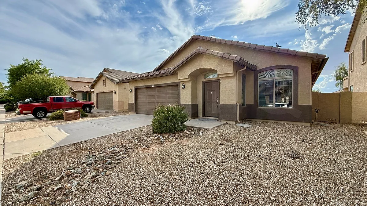 3 bed, 2.0 bath, 1812 sqft, $1,875 — Photo 1