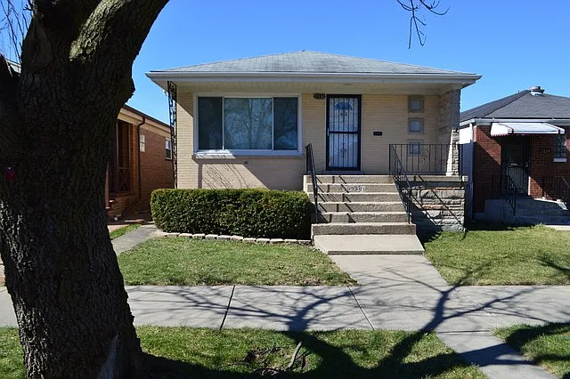 9338 S Normal Ave photo 1