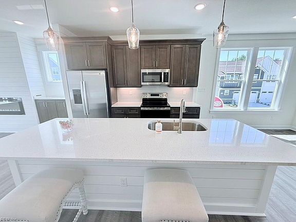 5th image of 1060 Butte Ln