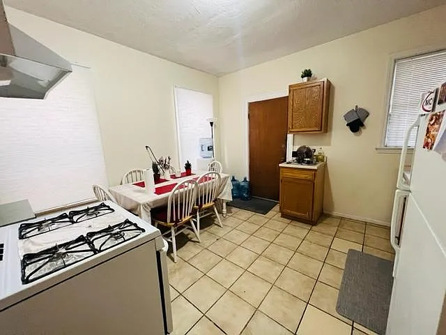87 Hillside St #2 — Photo 3