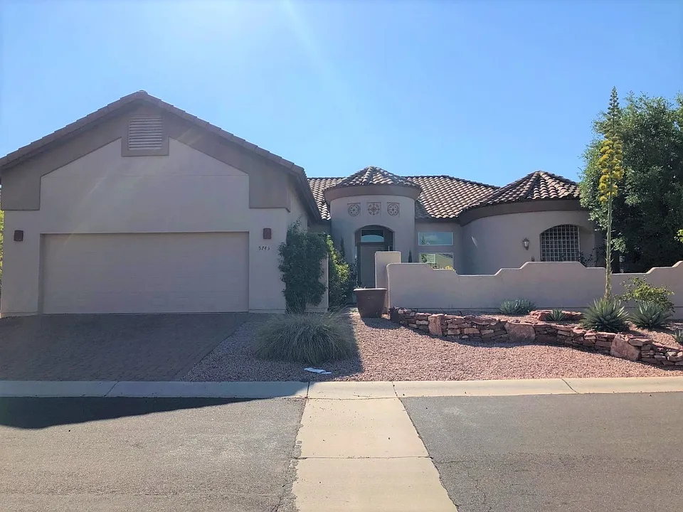 5745 E Sunset Point Dr