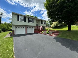 210 Navaho Dr, Greensburg, PA 15601