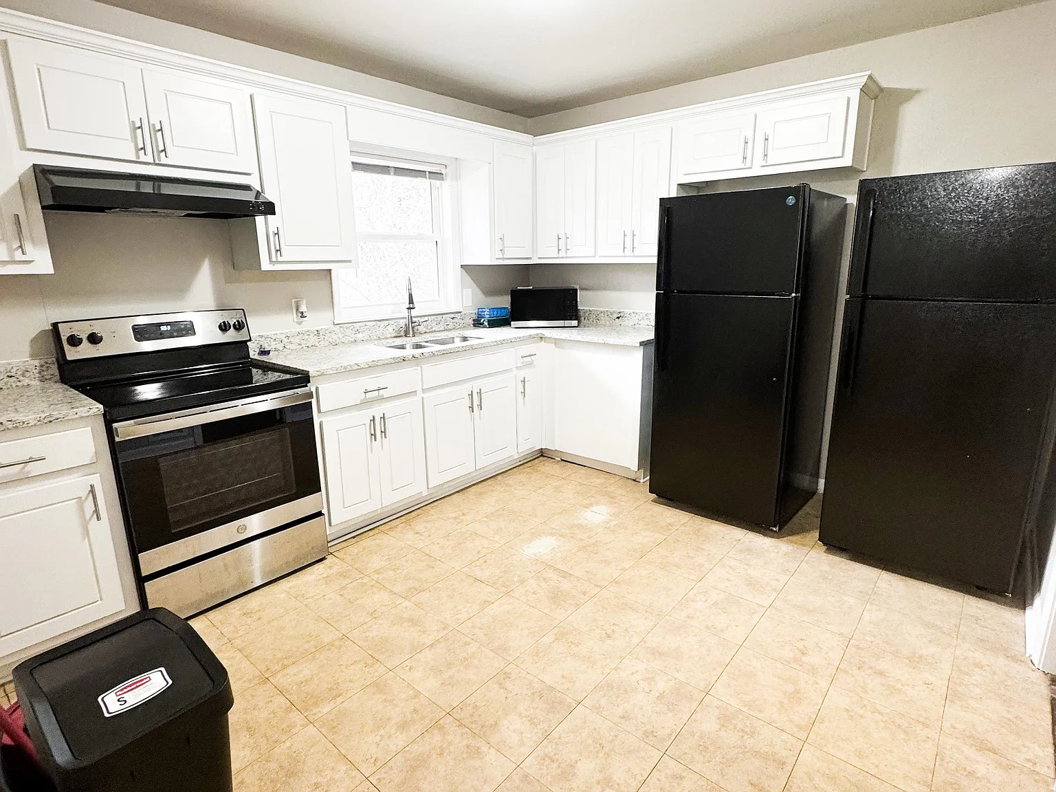 4 bed, 4.0 bath, 2200 sqft, $1,022 — Photo 4