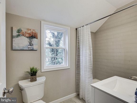 4th image of 4402 32nd St