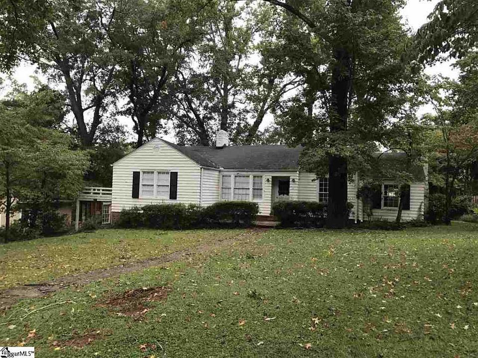 1st image of 12 Pinehurst Dr