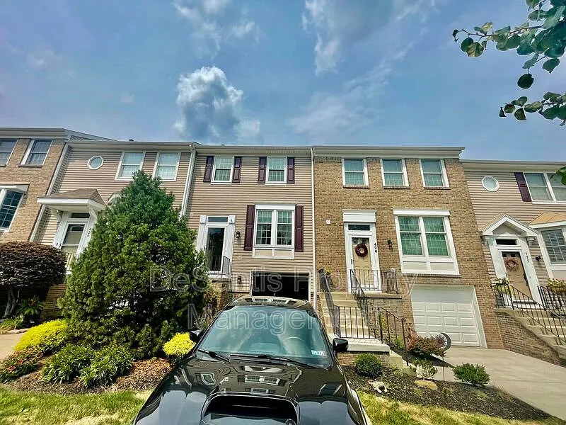 425 Parkridge Ln