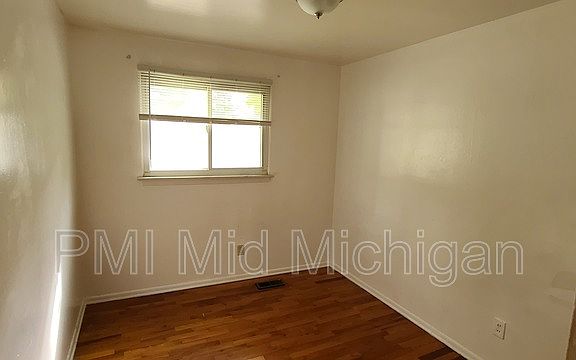 3rd image of 510 W Alma Ave