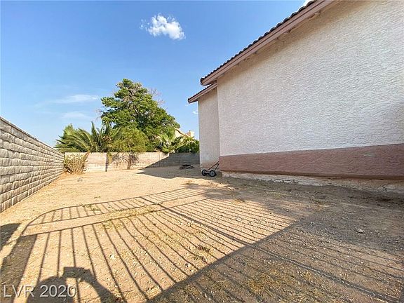3rd image of 5112 S Torrey Pines Dr
