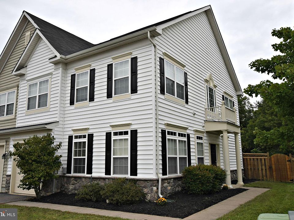 1st image of 300 Kintyre Ln
