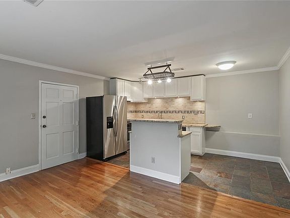 5th image of 880 Glendale Ter NE APT 5