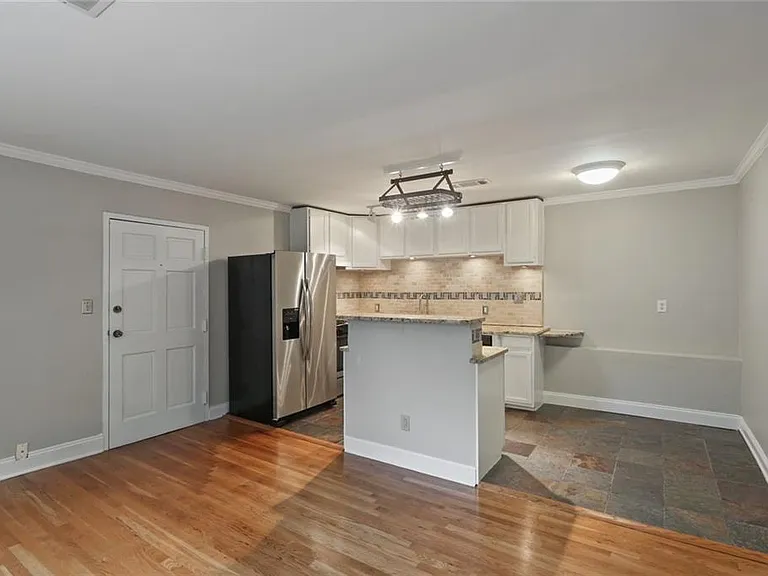 880 Glendale Ter NE #5 — Photo 5