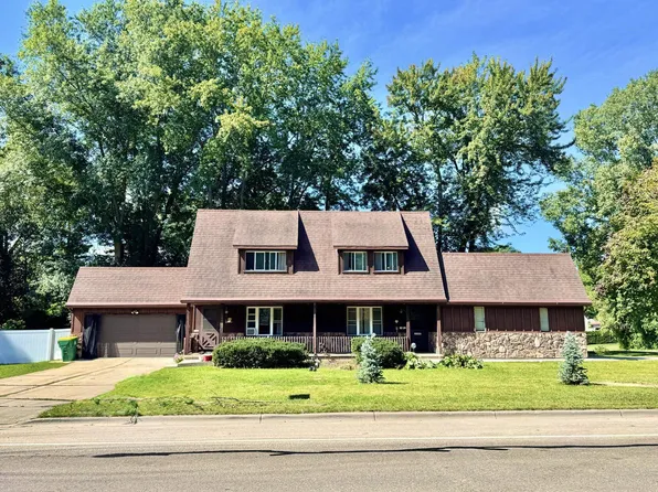 1940 Wood Ln, Green Bay, WI 54304