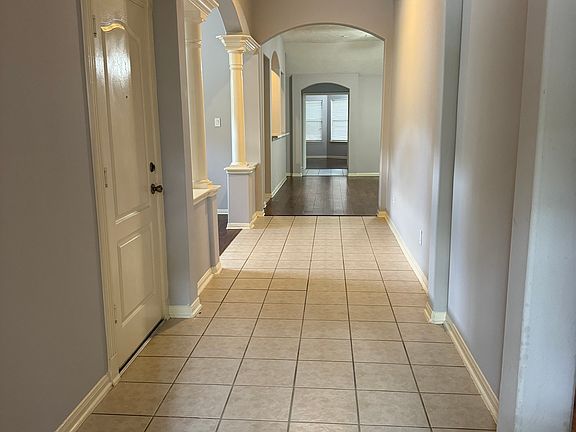 Large foyer to welcome you home.