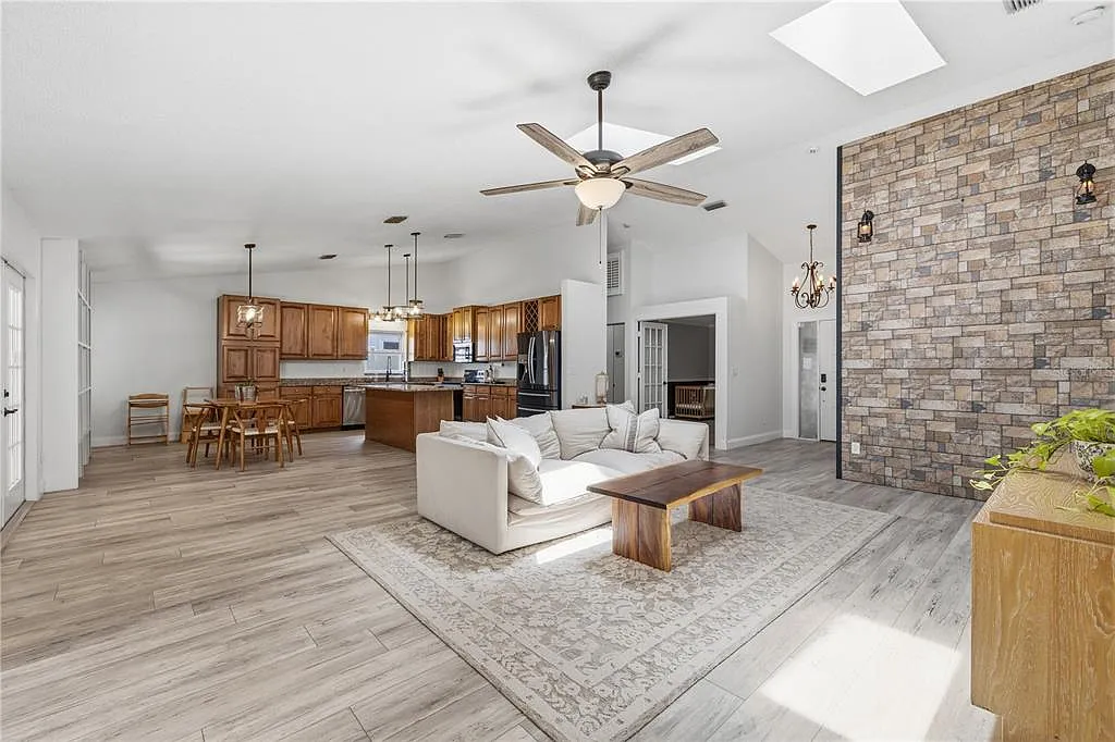 3 bed, 2.0 bath, 1780 sqft, $3,600 — Photo 4