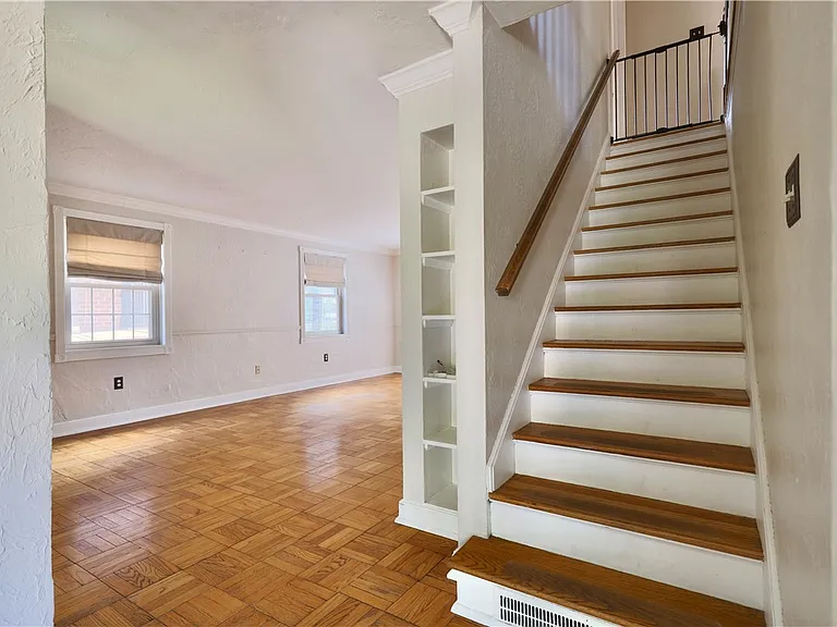 633 Crystal Dr — Photo 18