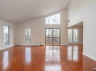 1402 River Rd #B, Edgewater, NJ 07020