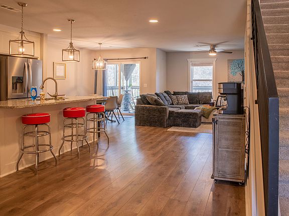 4th image of 9 Alyce Ln