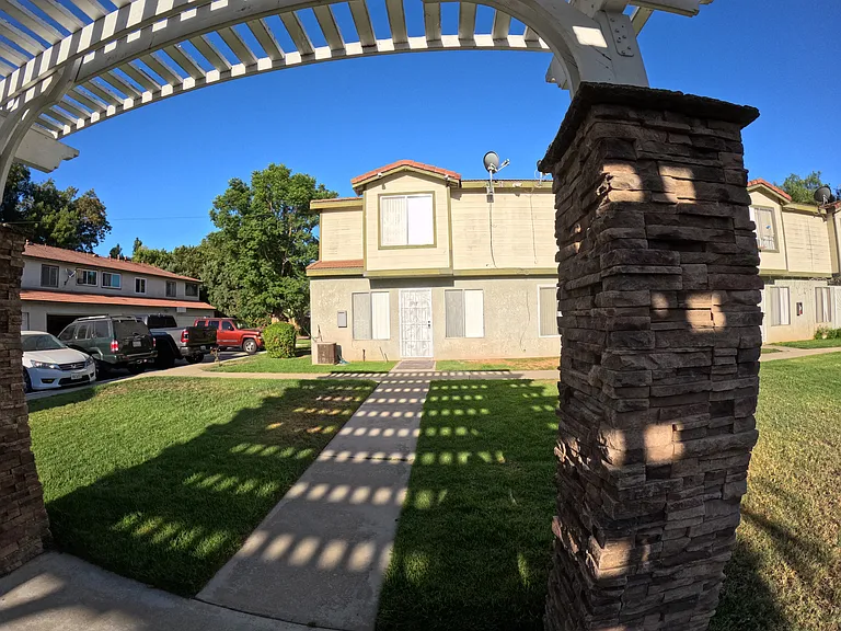 1003 W 9th St — Photo 1