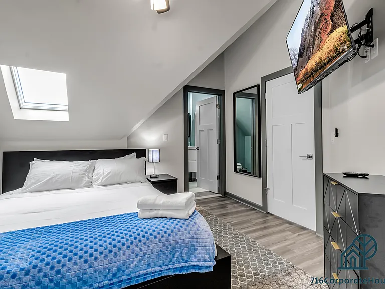 44 E Utica St #3B — Photo 18