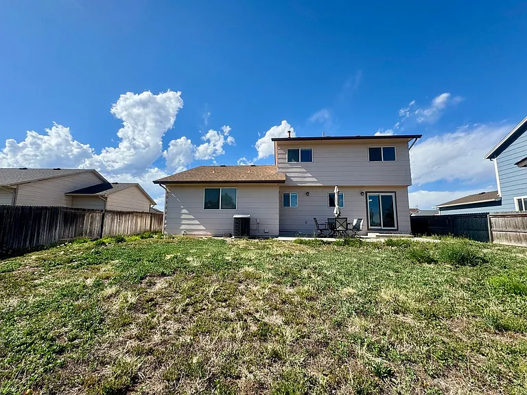 1125 Lindstrom Dr — Photo 28