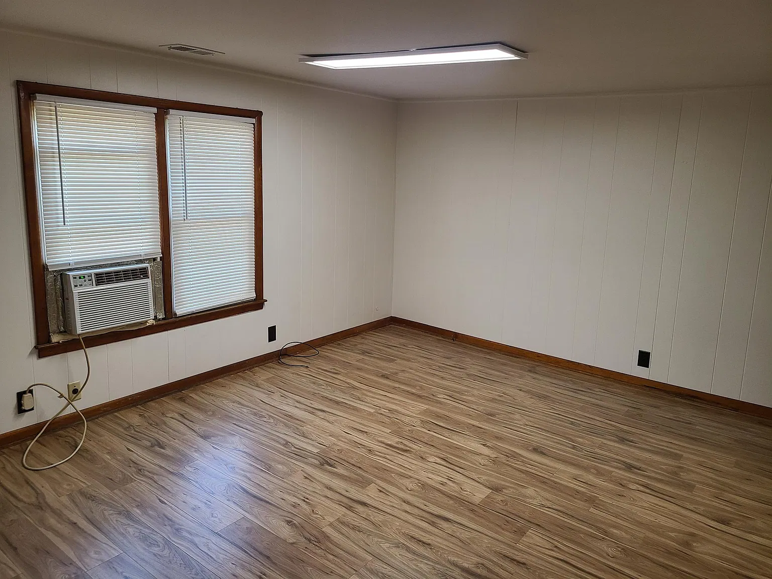 8190 Wyandotte St — Photo 3
