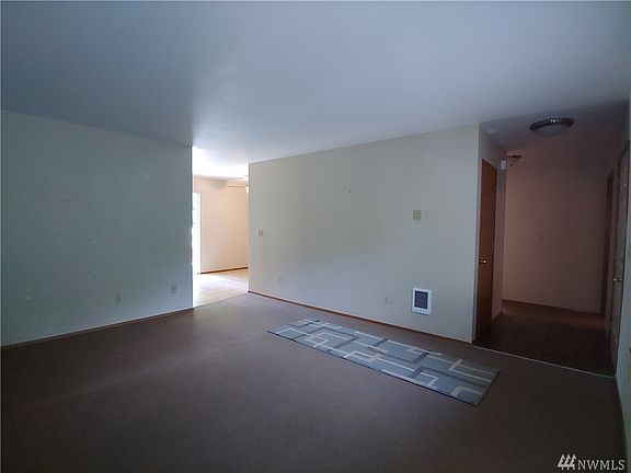 5th image of 560 E Timberlake East Dr