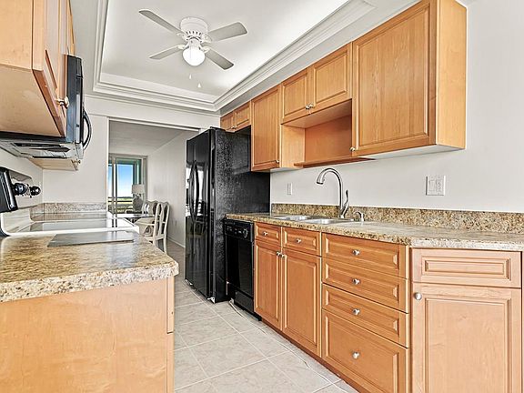 2nd image of 935 E Causeway Blvd