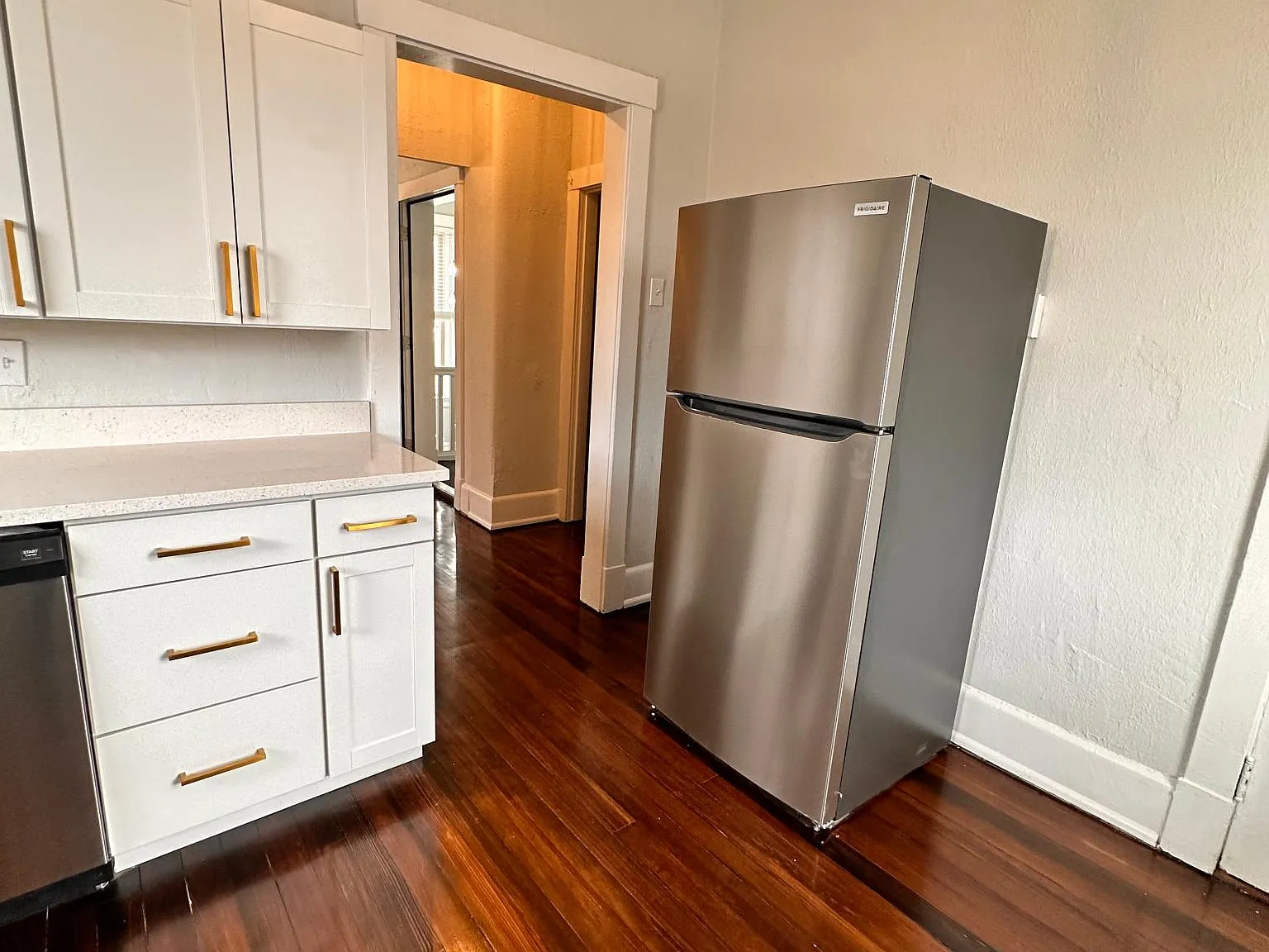 29 W McMillan St — Photo 3
