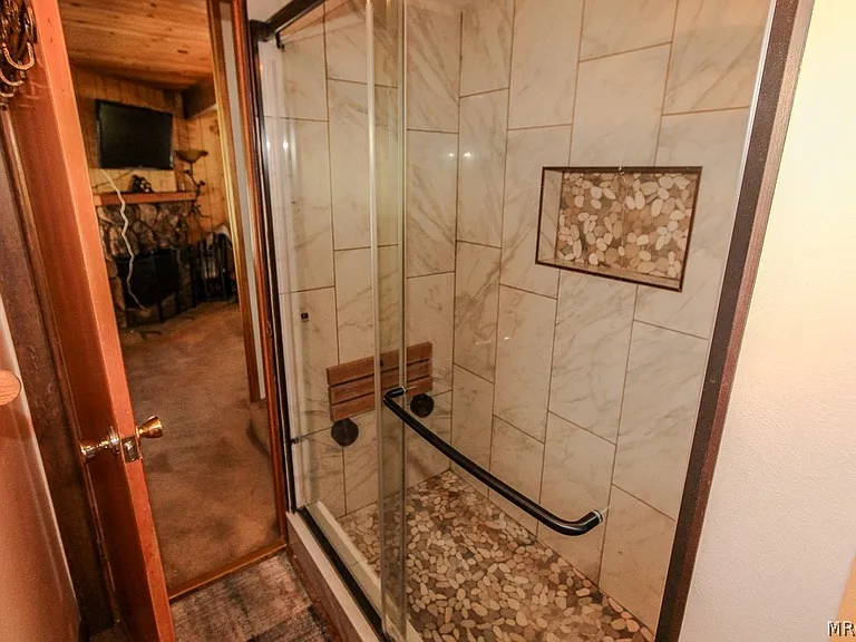136 Mann Dr — Photo 17