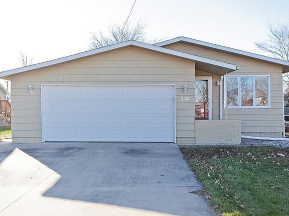 2nd image of 1122 E 3rd St